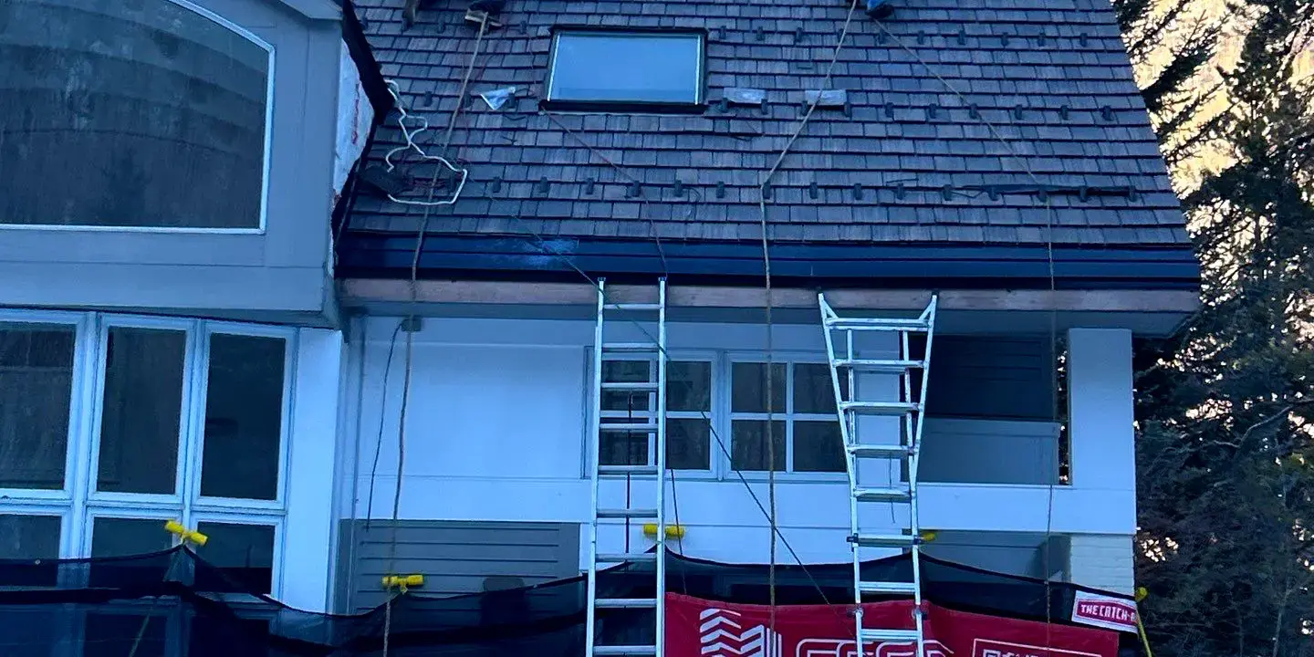 Roofing team at Colorado Roofing team working on a roof in winter to prevent damage caused by extreme temperature changes in Colorado.